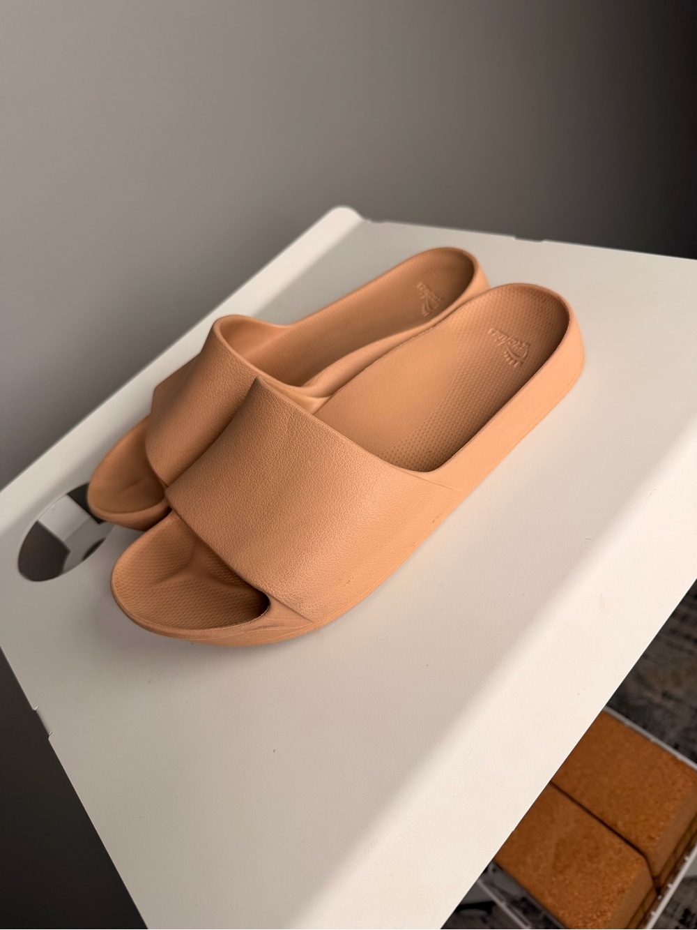 Women’s Slip-On Slide Sandals in Peachy Tan